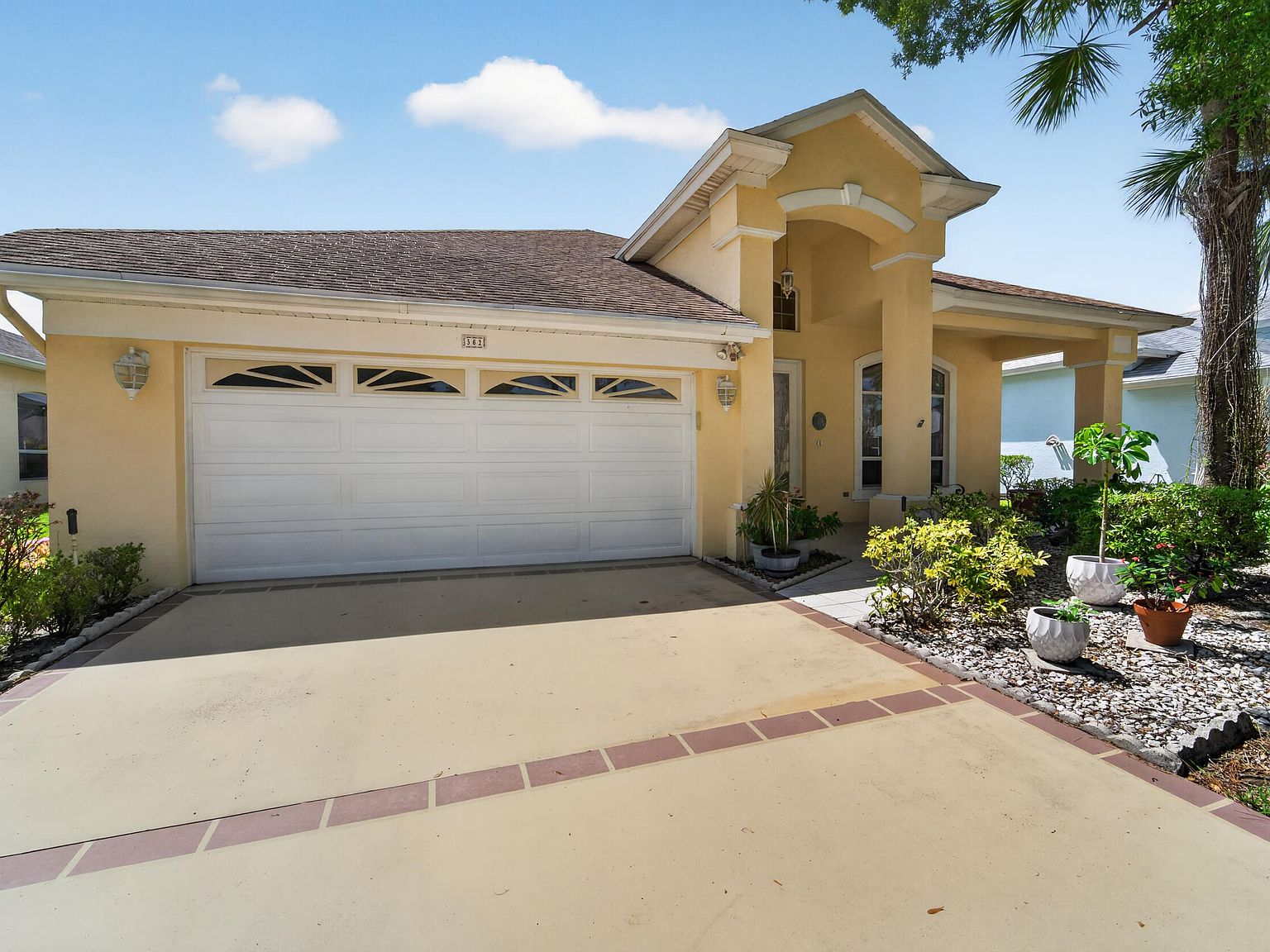562 NW Lambrusco Drive, Port Saint Lucie, FL 34986