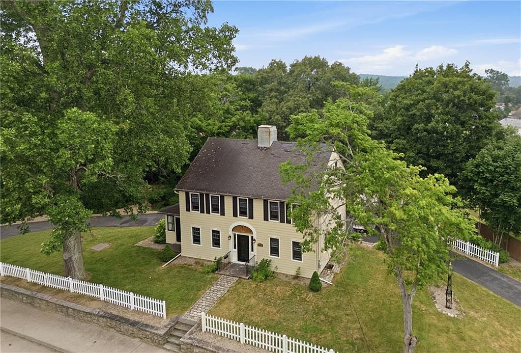 1331 New London Ave, Cranston, RI 02920