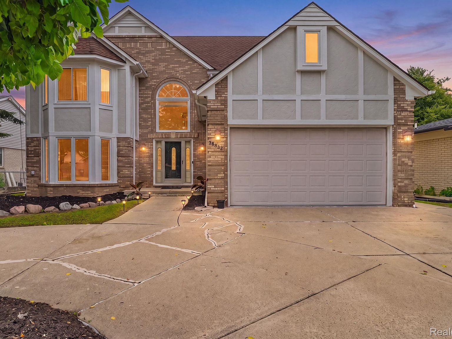 36832 Melbourne Dr, Sterling Heights, MI 48312