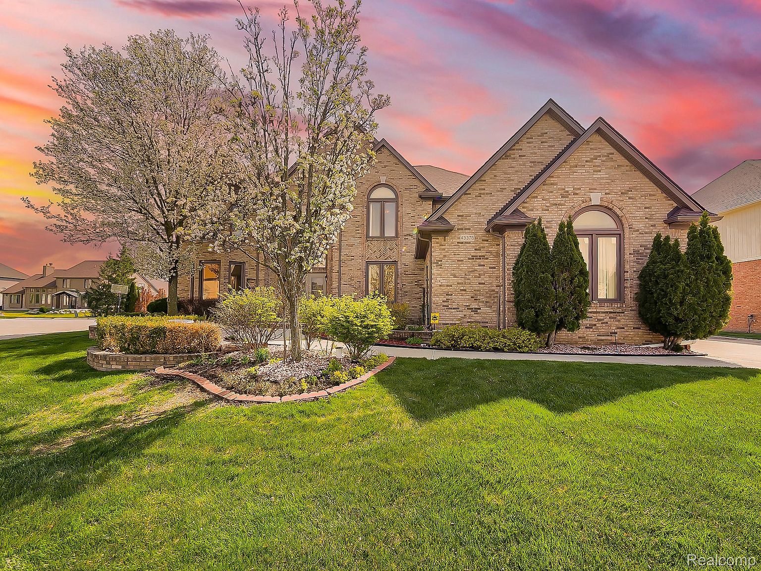 43376 Chester Dr, Sterling Heights, MI 48314